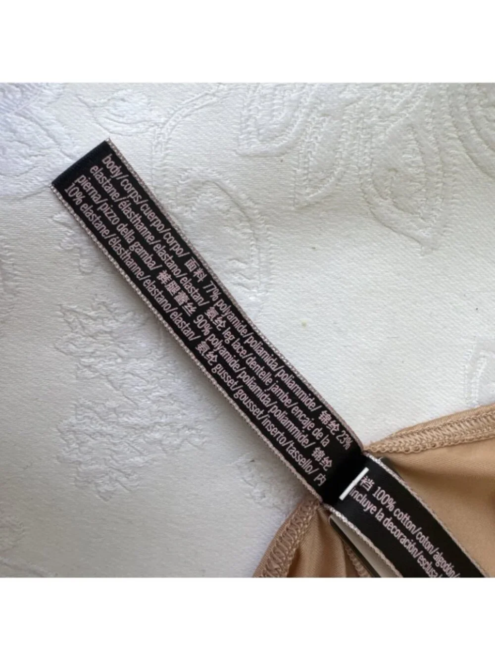 VICTORIA'S SECRET M DREAM ANGELS NUDE GOLD SILKY & LACE CHEEKY THONG PANTIES NWT